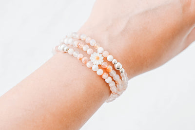 4mm Flower Agate with Daisy Charm Luxe Bracelet