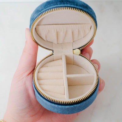 Sapphire Round Velvet Jewelry Case
